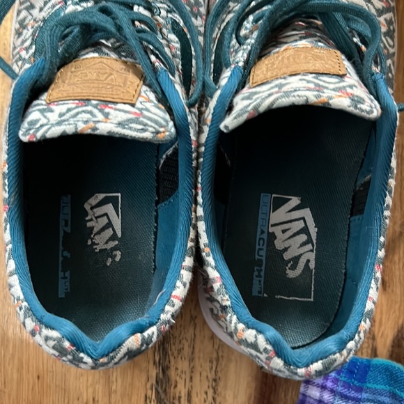 Aztec pattern workout Vans. - Picture 6 of 6